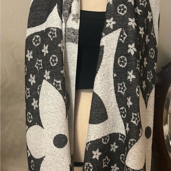 Black and White Cashmere Scarf- LV Pattern - Picture 3 of 3
